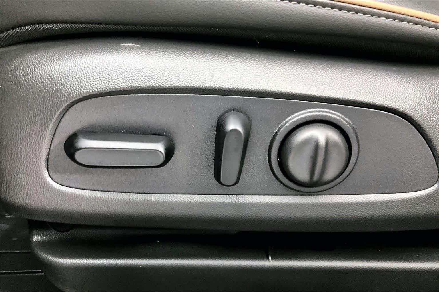 Certified 2025 Buick Envista Avenir FWD image 30