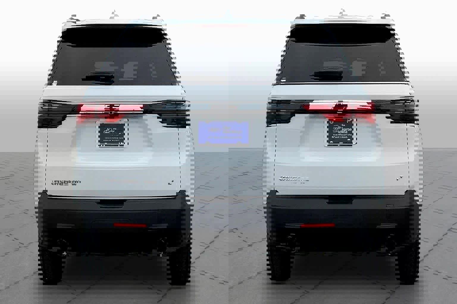 Used 2023 Chevrolet Traverse LT w/ Rear Camera Mirror Package image 5