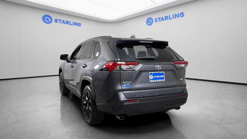 Used 2020 Toyota RAV4 XLE Premium FWD image 7