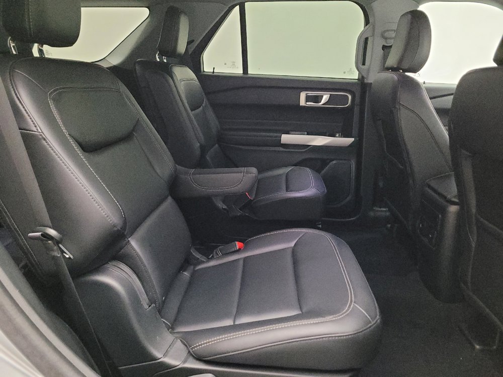 Used 2024 Ford Explorer XLT w/ Equipment Group 202A RWD image 19