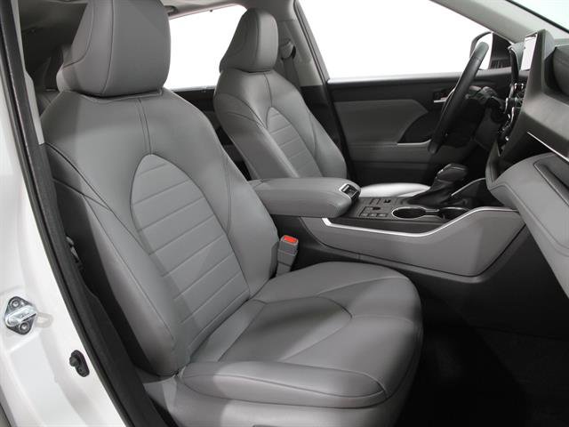 Used 2023 Toyota Highlander XLE image 19