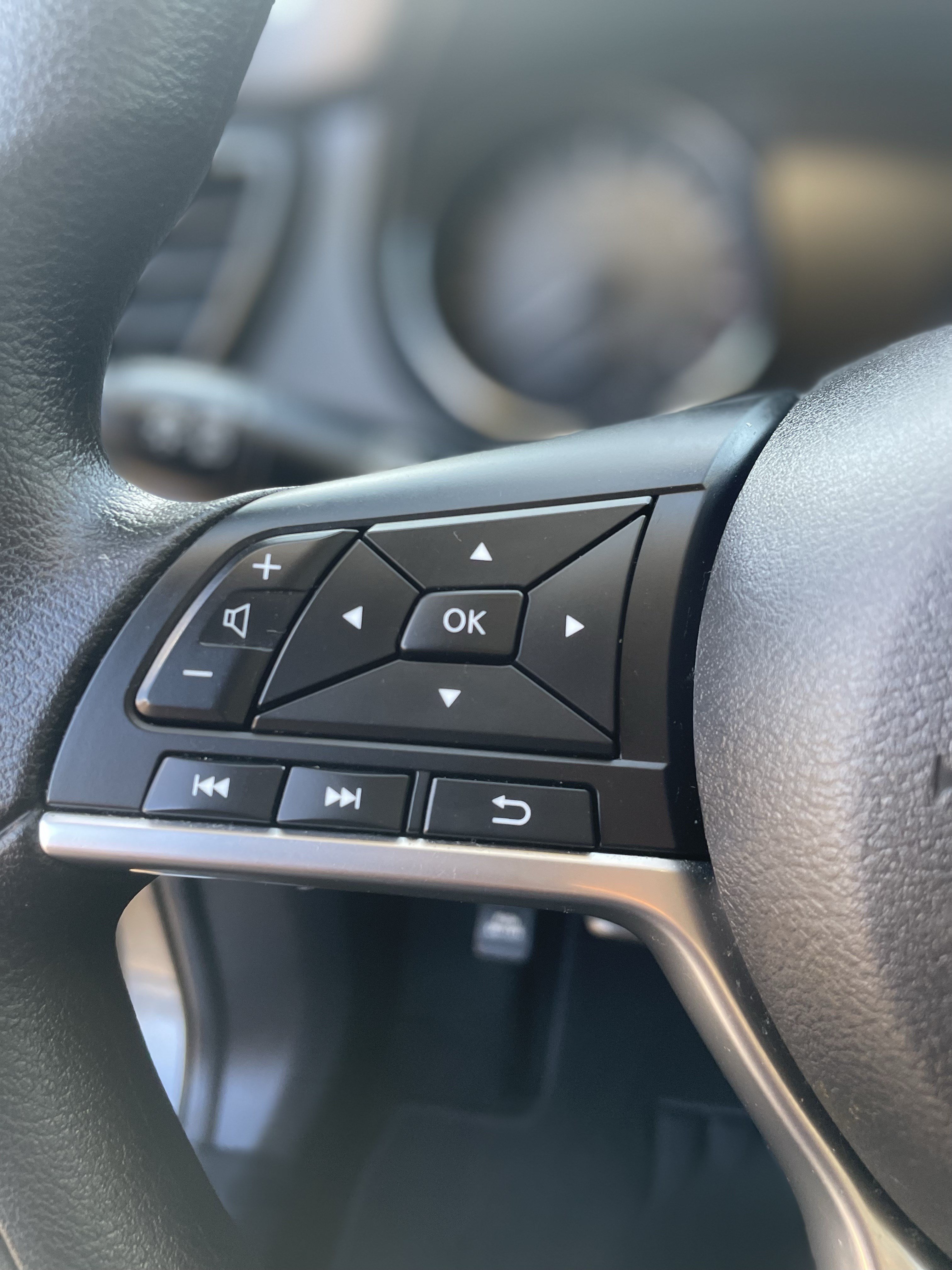 Used 2018 Nissan Rogue Sport S w/ S Appearance Package FWD image 24