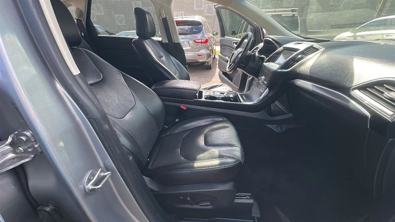 Used 2020 Ford Edge Titanium w/ Equipment Group 301A FWD image 34