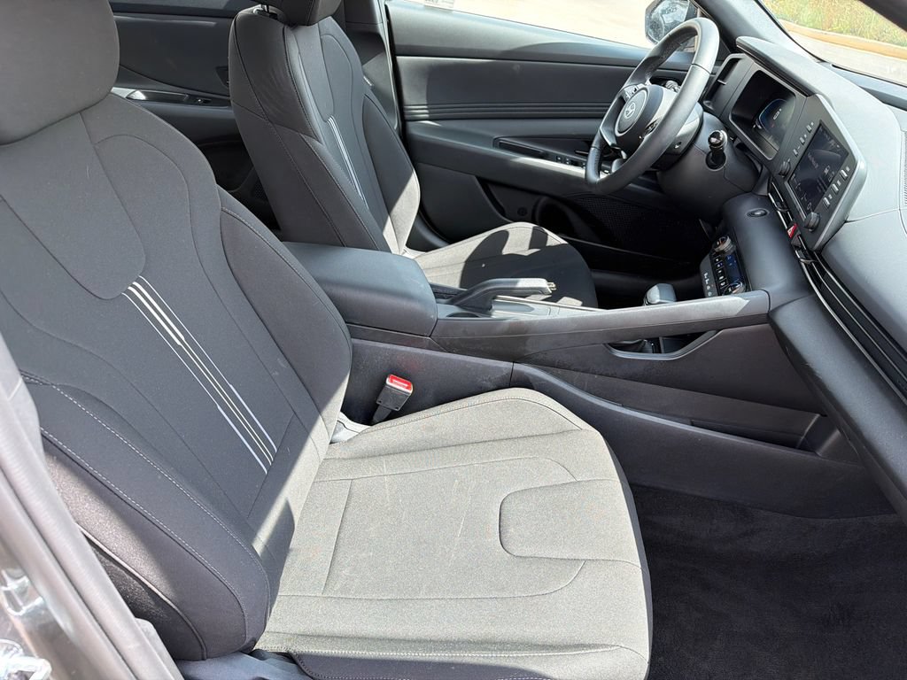 Certified 2025 Hyundai Elantra Sport FWD image 13
