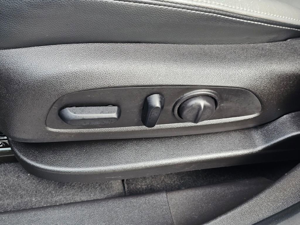 Used 2018 Chevrolet Equinox Premier image 24