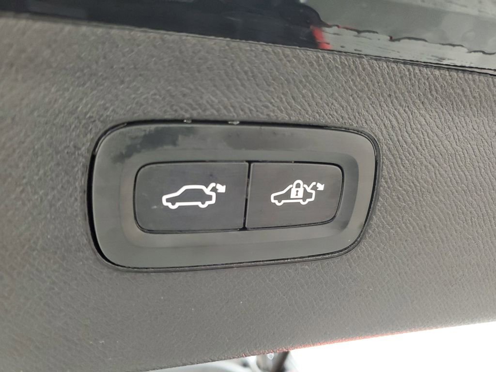 Certified 2025 Volvo XC90 B6 Plus image 12