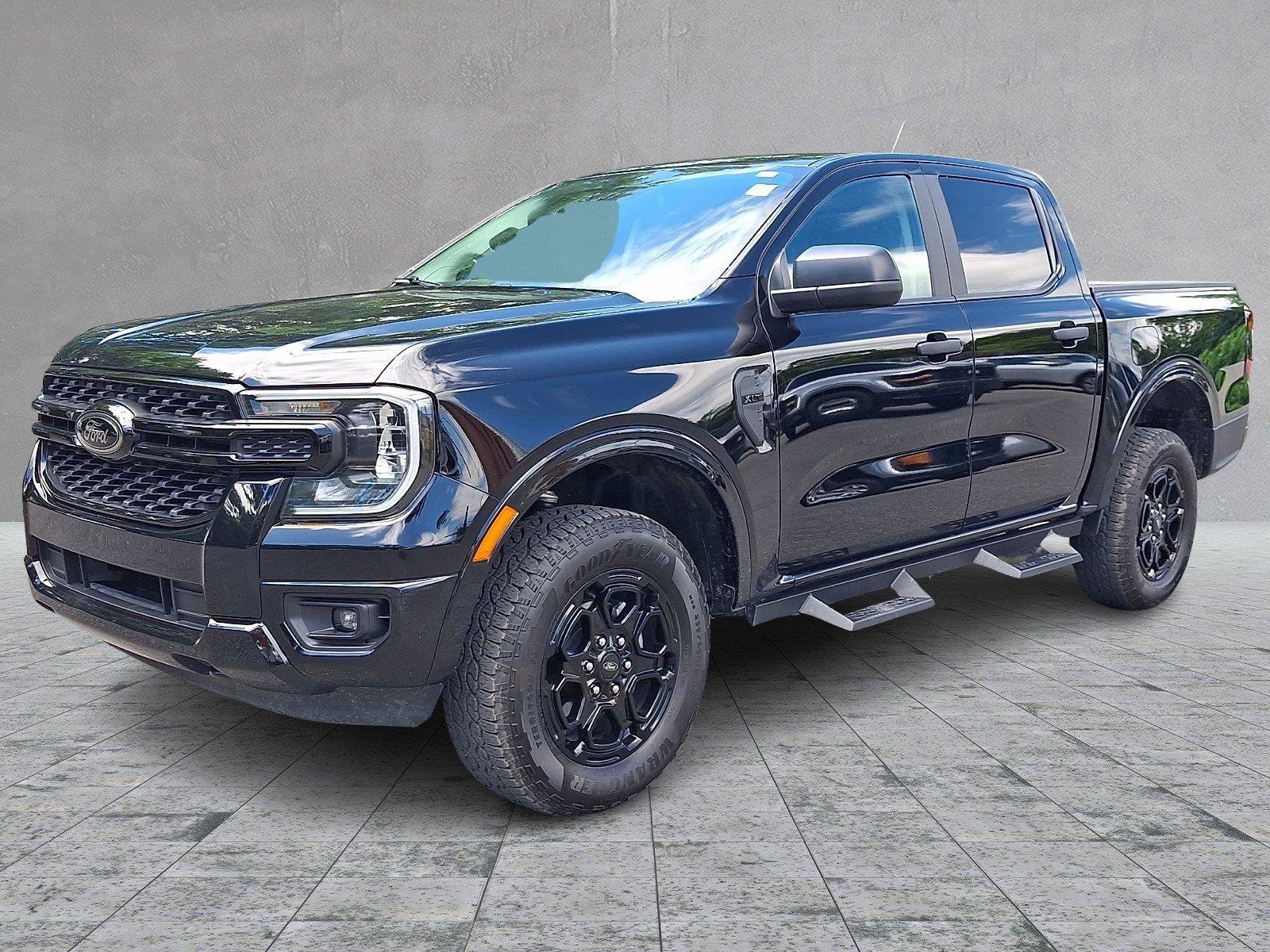 Used 2025 Ford Ranger XLT w/ Black Appearance Package AWD/4WD image 3