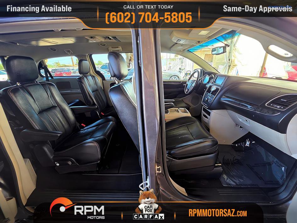 Used 2015 Chrysler Town & Country Touring image 11