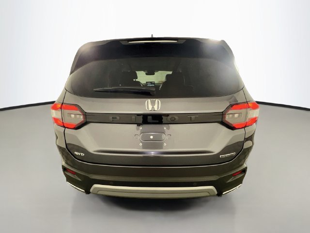 Used 2025 Honda Pilot Touring image 7