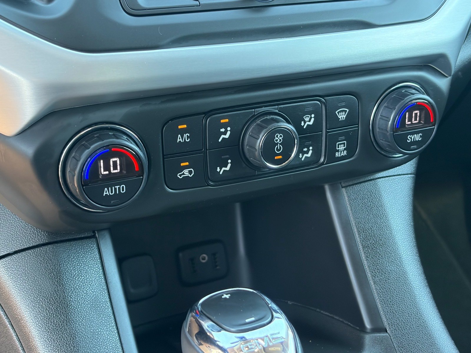 Used 2018 GMC Acadia SLE FWD image 22