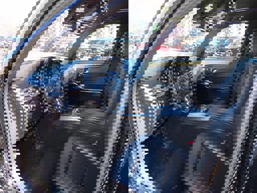 Used 2015 Mercedes-Benz E 350 Sedan image 2