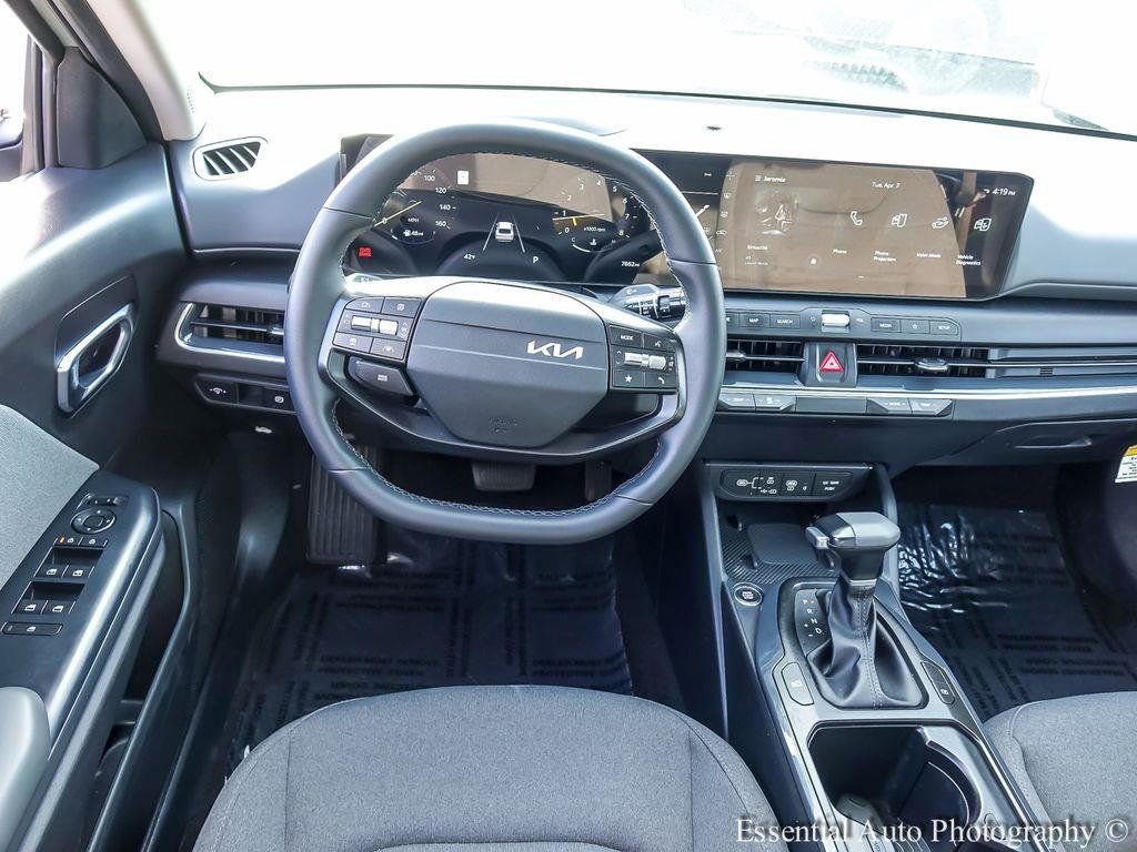 Used 2025 Kia K4 EX image 12