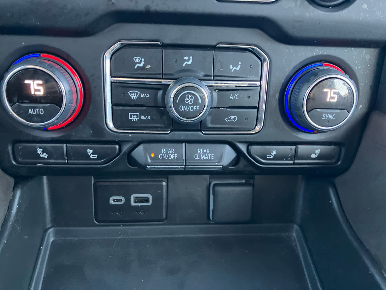 Certified 2024 Chevrolet Tahoe Z71 w/ Luxury Package image 28