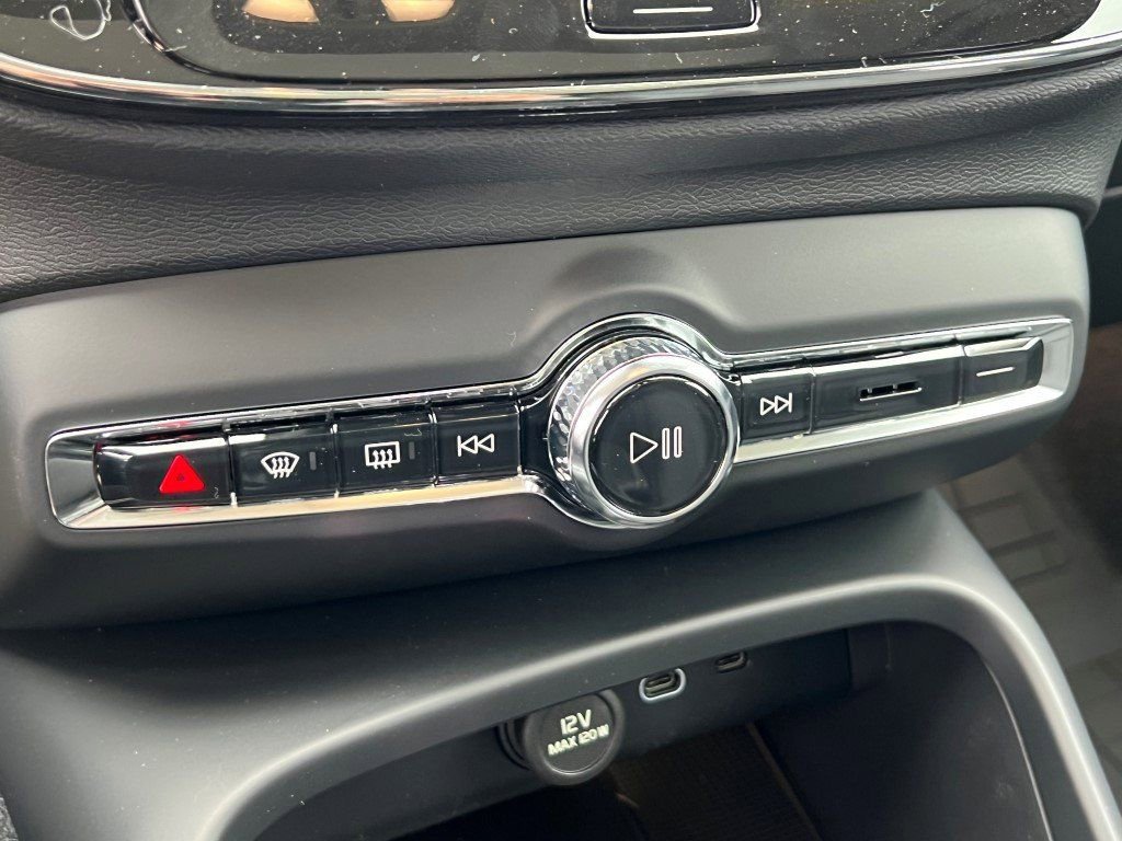 New 2026 Volvo XC40 B5 Ultra w/ Protection Package Premier image 23
