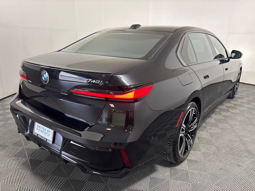 Certified 2025 BMW 740i xDrive w/ Premium Package AWD/4WD image 5