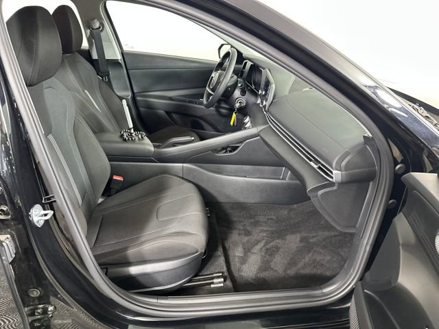 Used 2023 Hyundai Elantra SE image 28