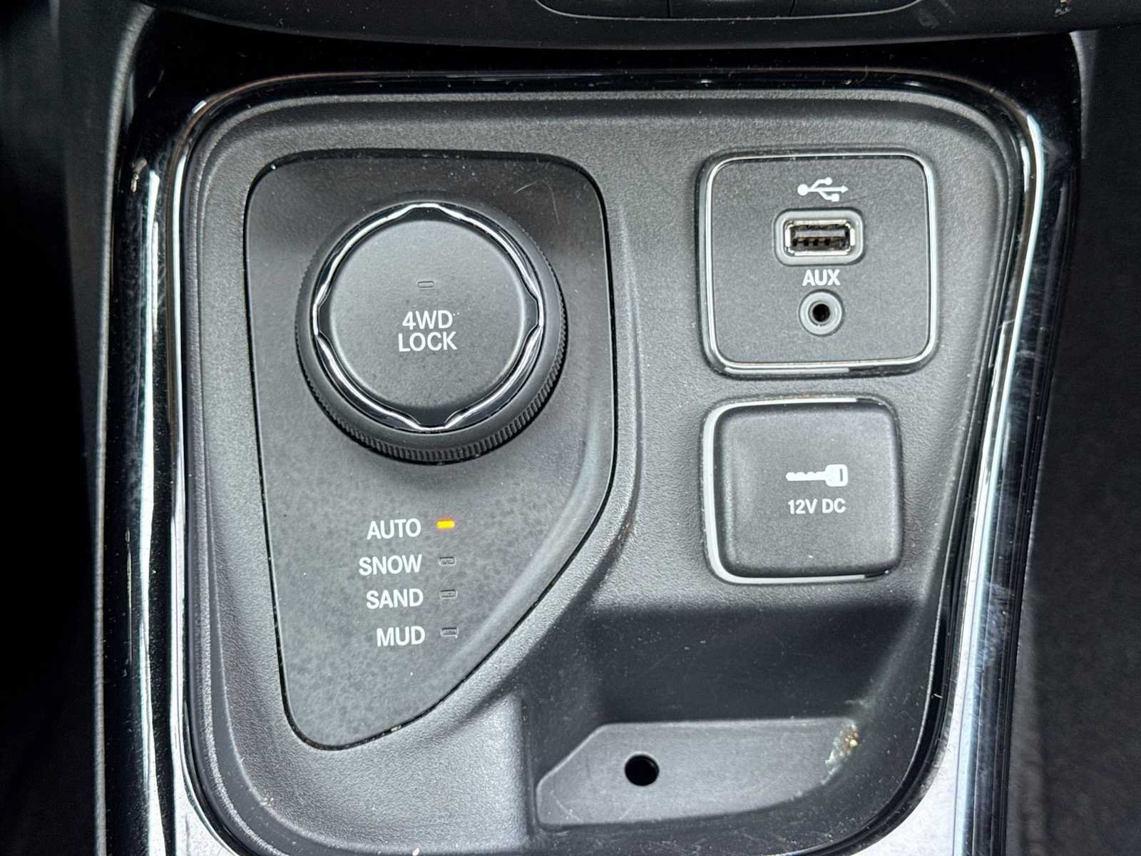 Used 2018 Jeep Compass Limited w/ Navigation Group AWD/4WD image 30