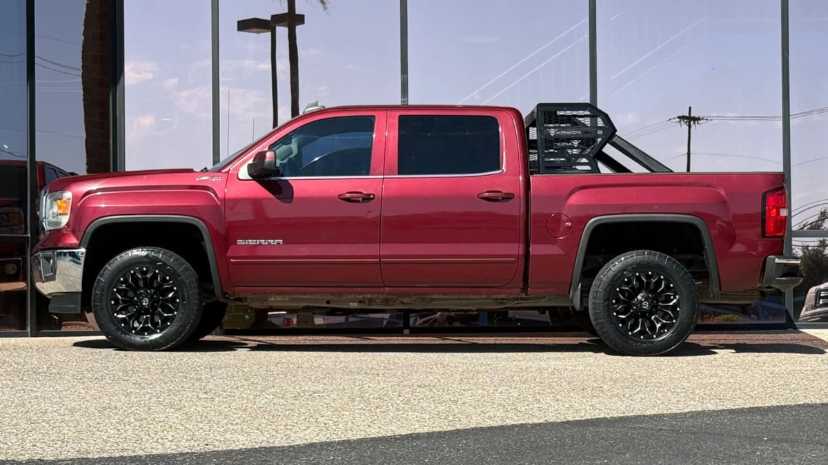 Used 2015 GMC Sierra 1500 SLE w/ SLE Value Package AWD/4WD image 5