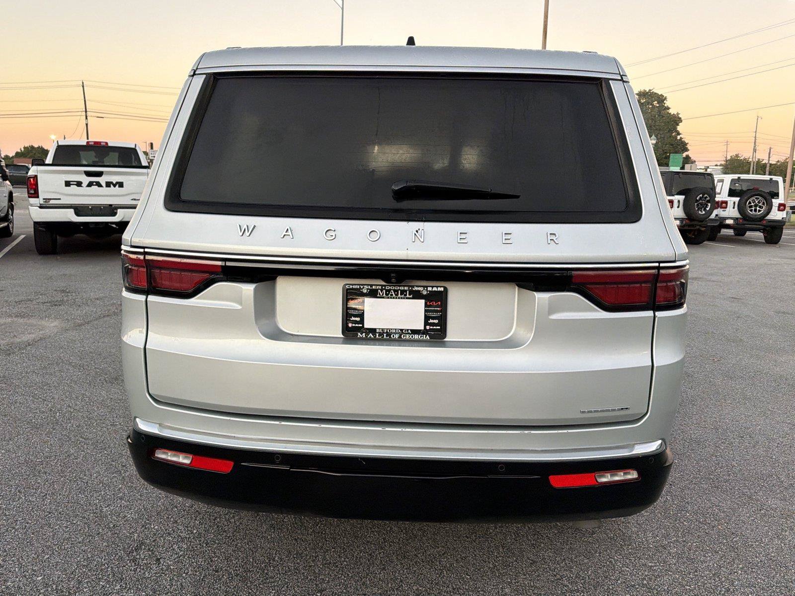 Used 2024 Jeep Wagoneer Series II w/ Flexible Seating Group RWD image 6