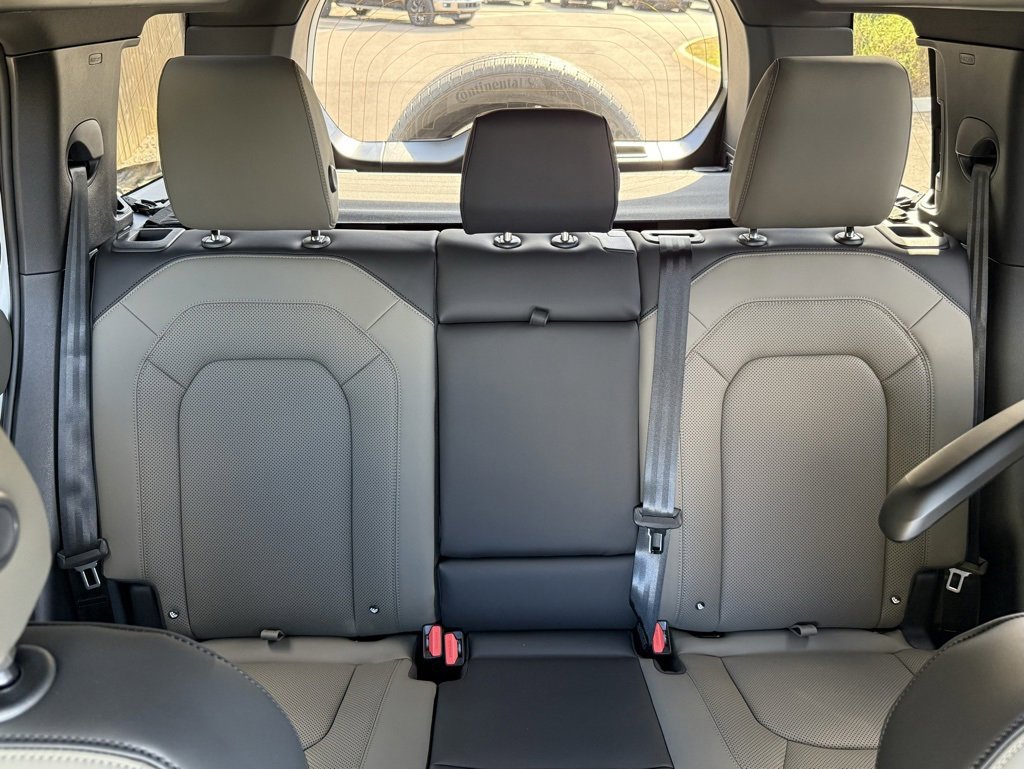 New 2026 Land Rover Defender 110 X-Dynamic SE image 33