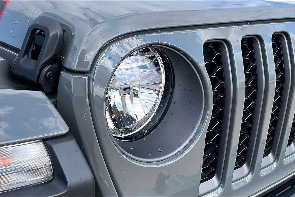 Used 2022 Jeep Gladiator Rubicon w/ Trailer Tow Package AWD/4WD image 31