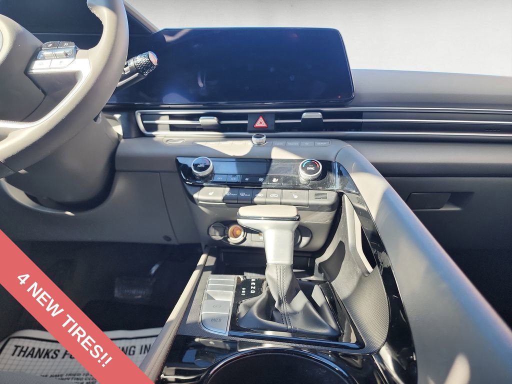 Used 2023 Hyundai Elantra SEL w/ Convenience Package image 11