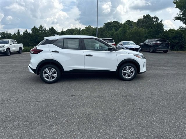 New 2025 Nissan Kicks Play S image 3