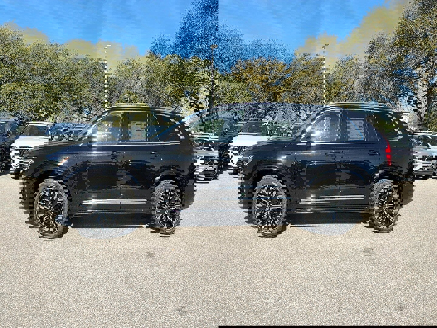 New 2026 Volvo XC90 T8 Plus w/ Protection Package Premier image 3