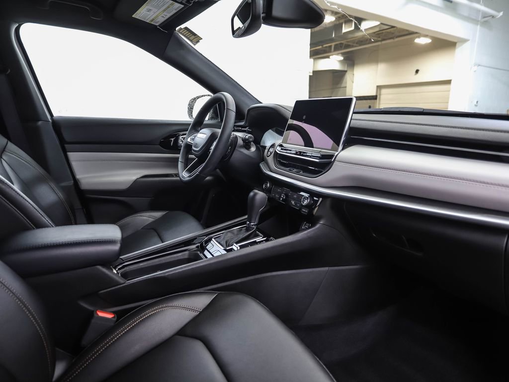 Used 2024 Jeep Compass Limited image 30