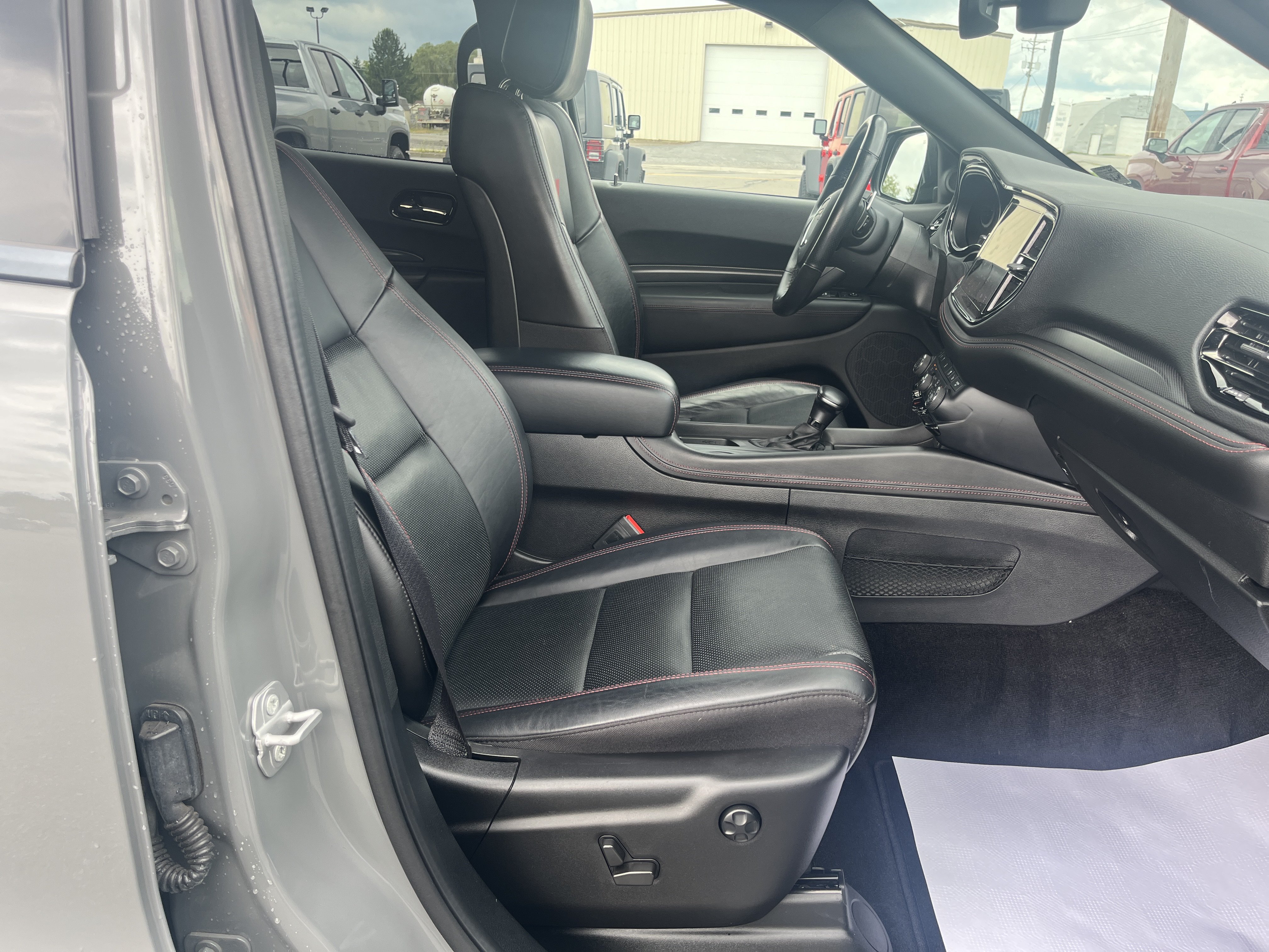 Used 2022 Dodge Durango R/T w/ Blacktop Package AWD/4WD image 8