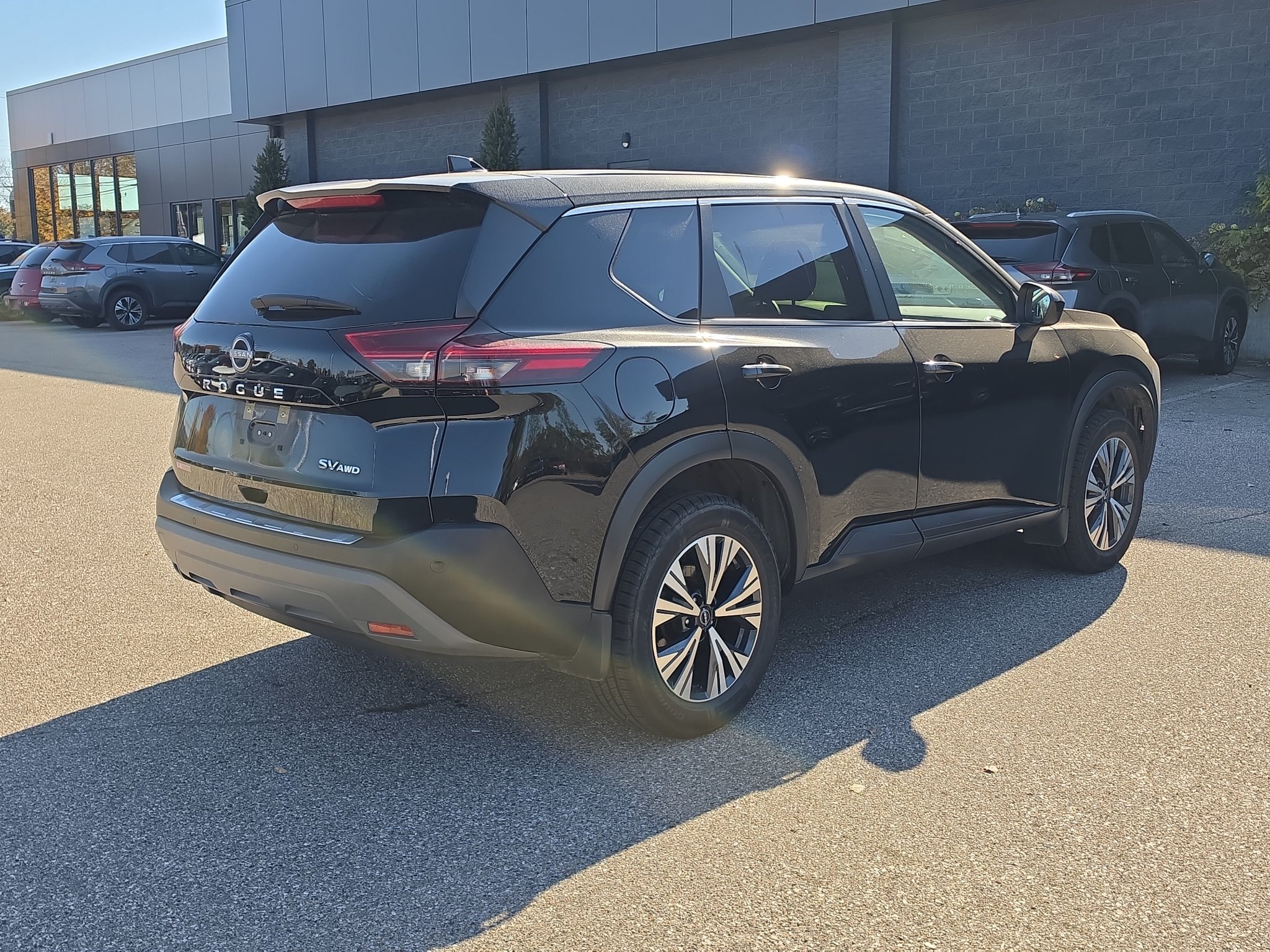 Used 2023 Nissan Rogue SV AWD/4WD image 7