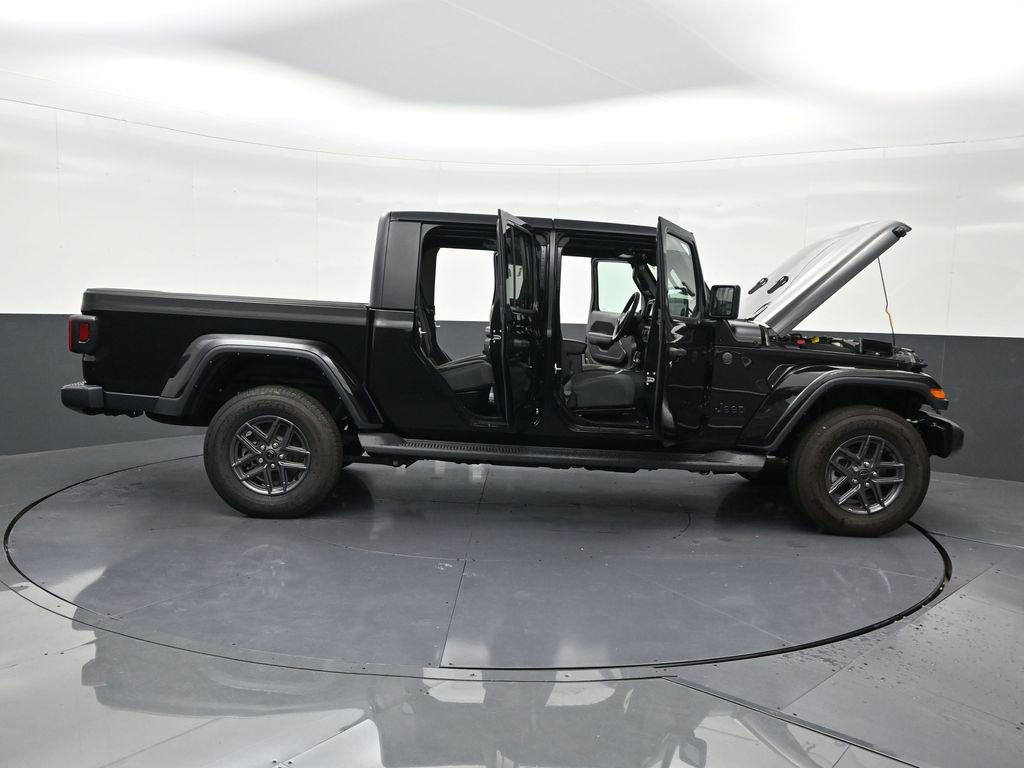 Used 2025 Jeep Gladiator Sport image 31