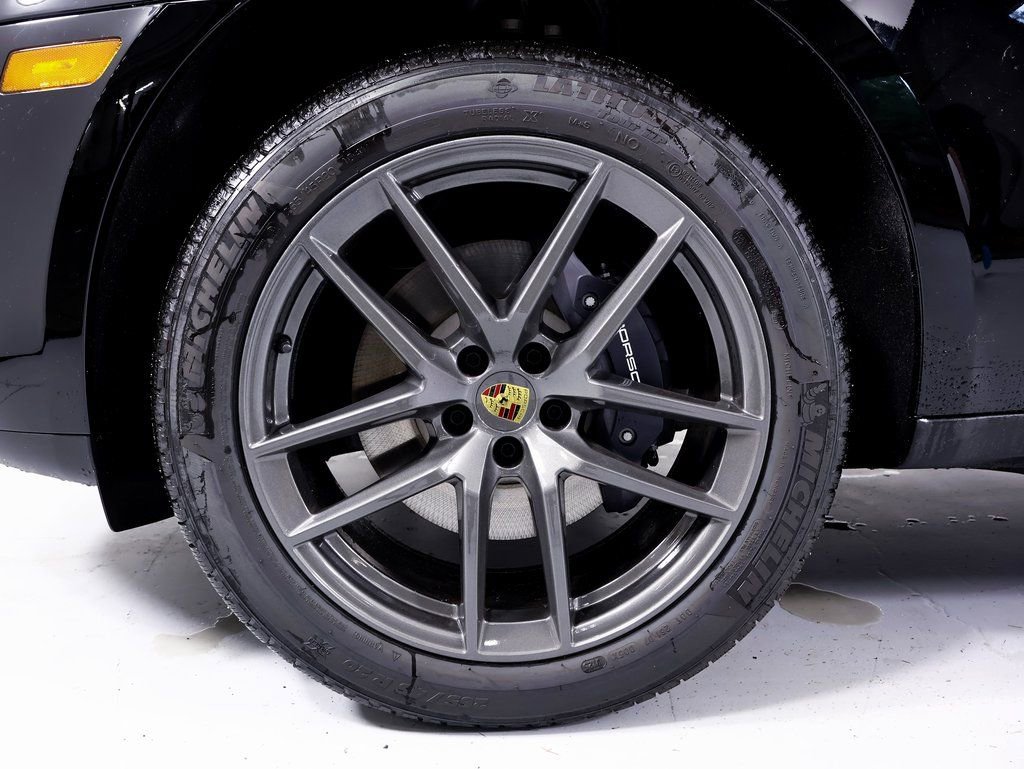 Certified 2025 Porsche Macan Turbo AWD/4WD image 22