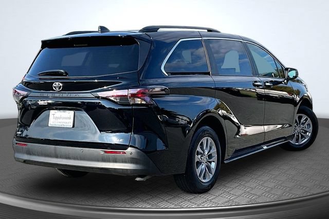 Used 2026 Toyota Sienna XLE FWD image 6