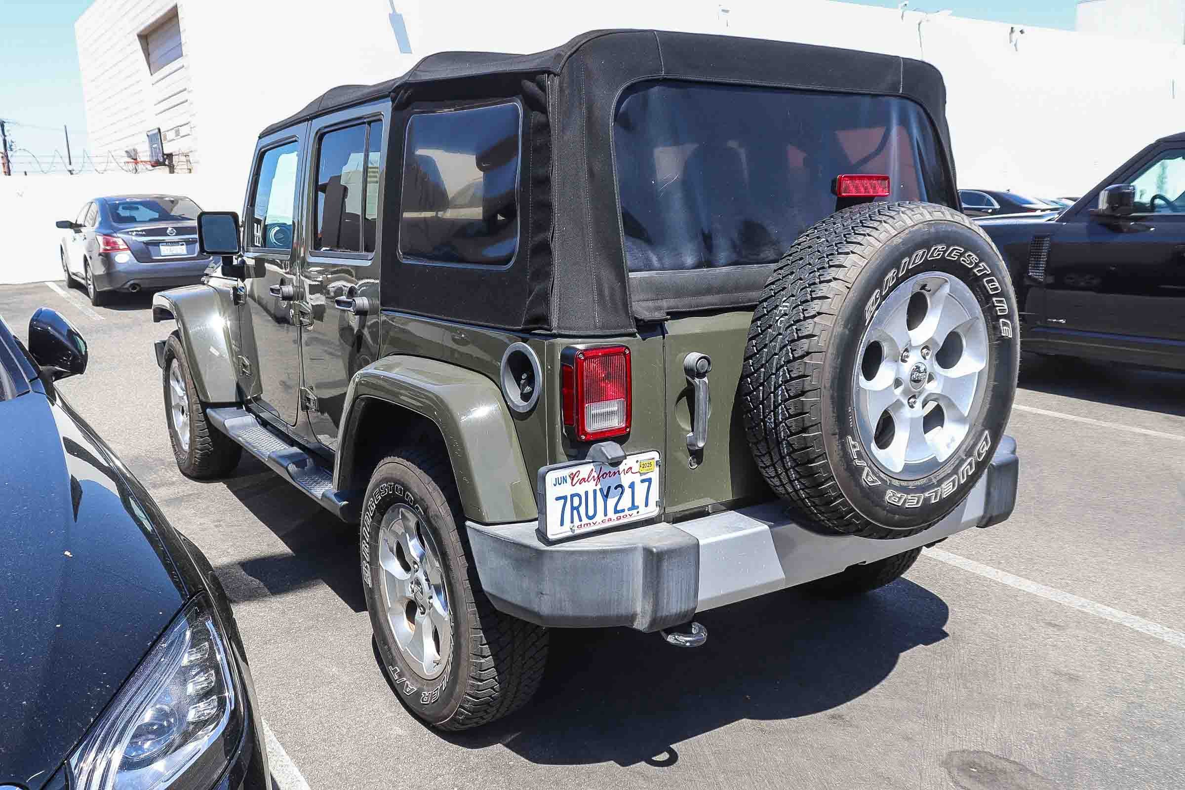 Used 2015 Jeep Wrangler Unlimited Sahara w/ Connectivity Group image 11