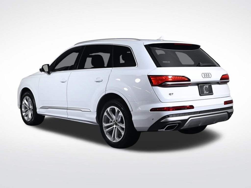 Used 2025 Audi Q7 3.0T Premium Plus image 3