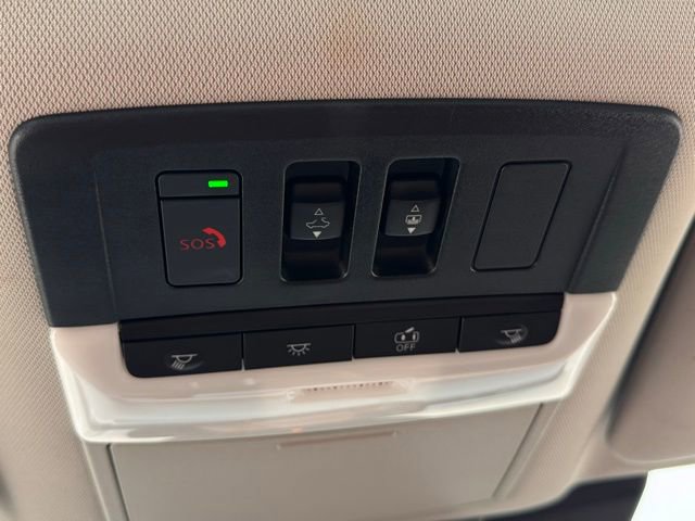 Used 2022 Nissan Pathfinder Platinum w/ Cargo Package image 17