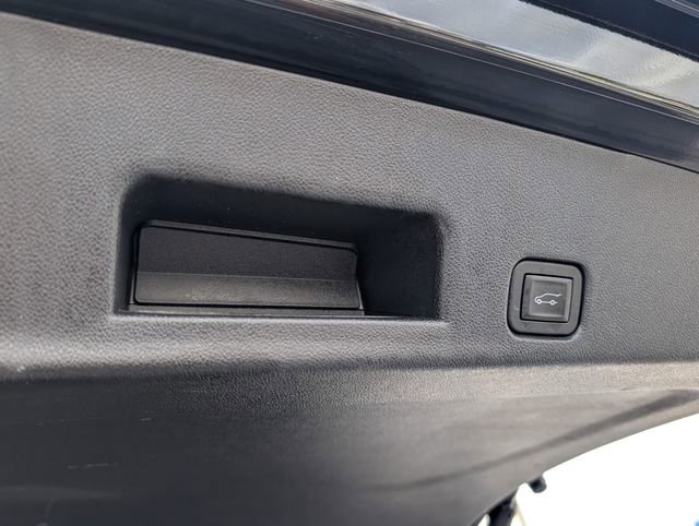 Used 2025 Chevrolet Traverse LT FWD image 14