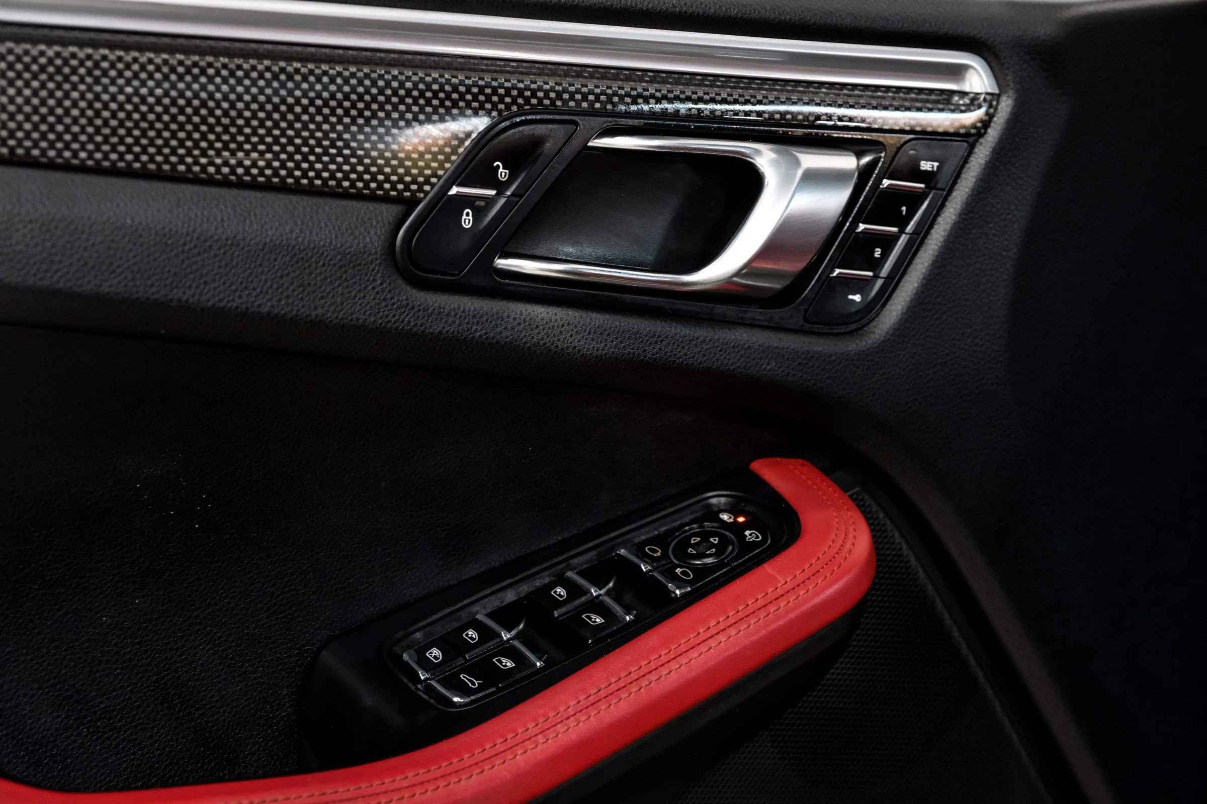 Used 2017 Porsche Macan Turbo image 46