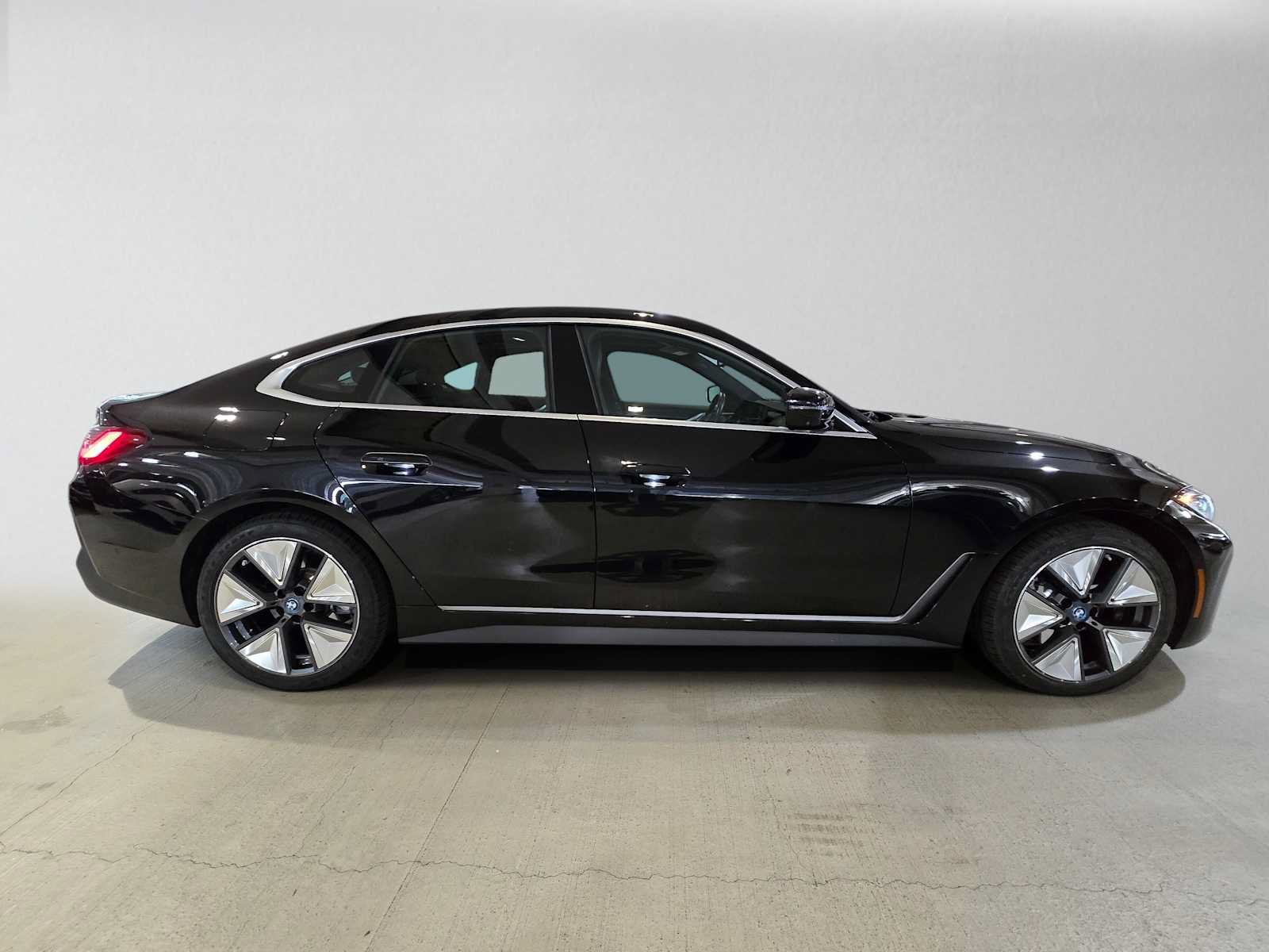 Used 2023 BMW i4 eDrive35 RWD image 2