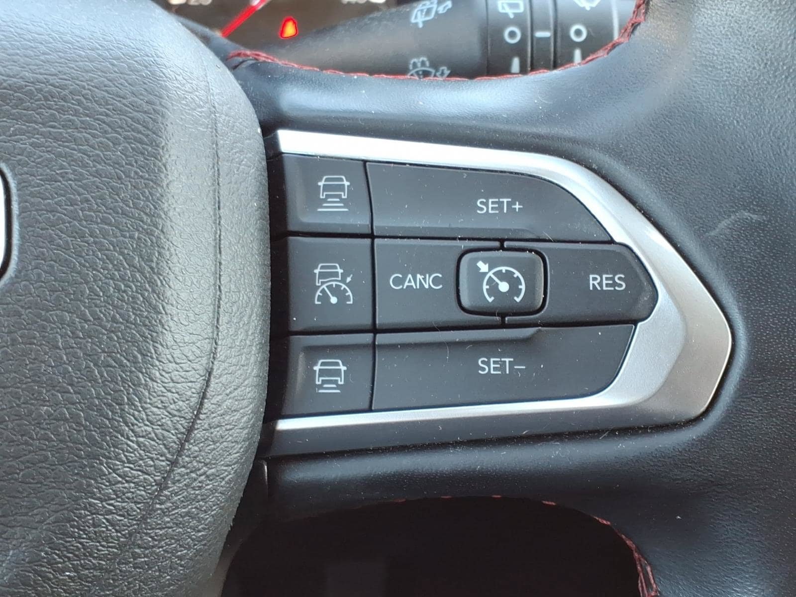 Used 2022 Jeep Compass Trailhawk w/ Trailhawk Convenience Group AWD/4WD image 17