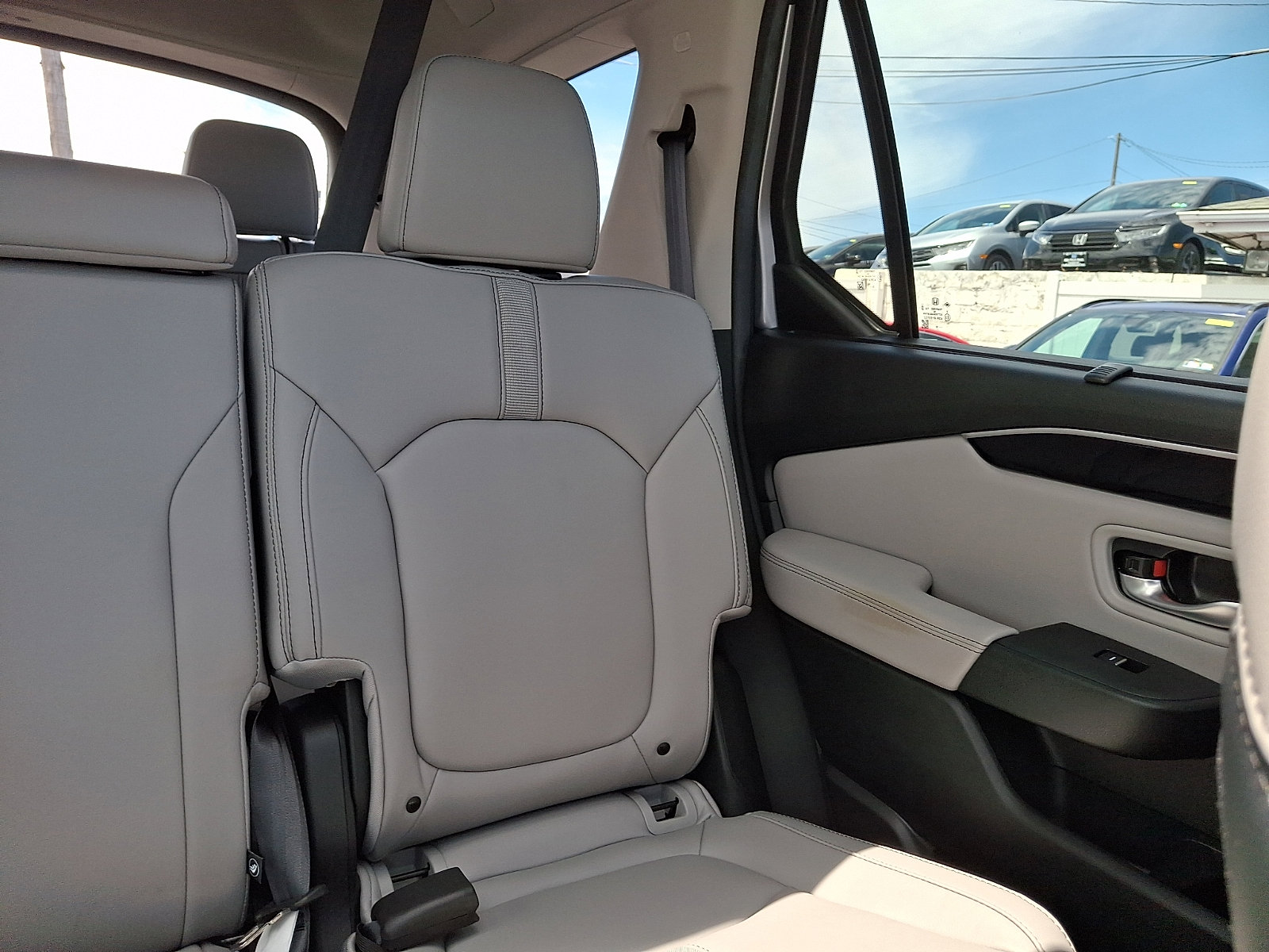 Used 2025 Honda Pilot Touring image 16