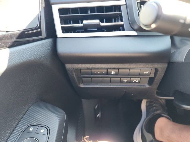 Used 2023 Mitsubishi Outlander SE image 29