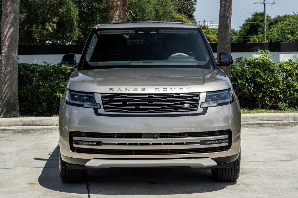 Used 2024 Land Rover Range Rover SE AWD/4WD image 12