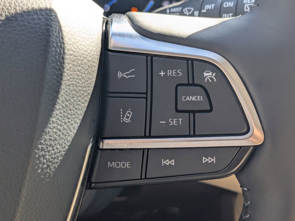 Used 2021 Toyota Highlander Limited image 14