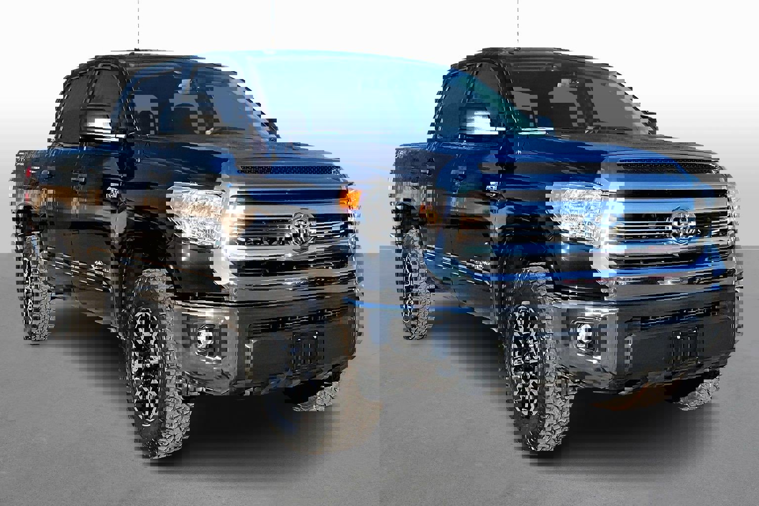 Used 2016 Toyota Tundra SR5 w/ TRD Off Road Package image 10