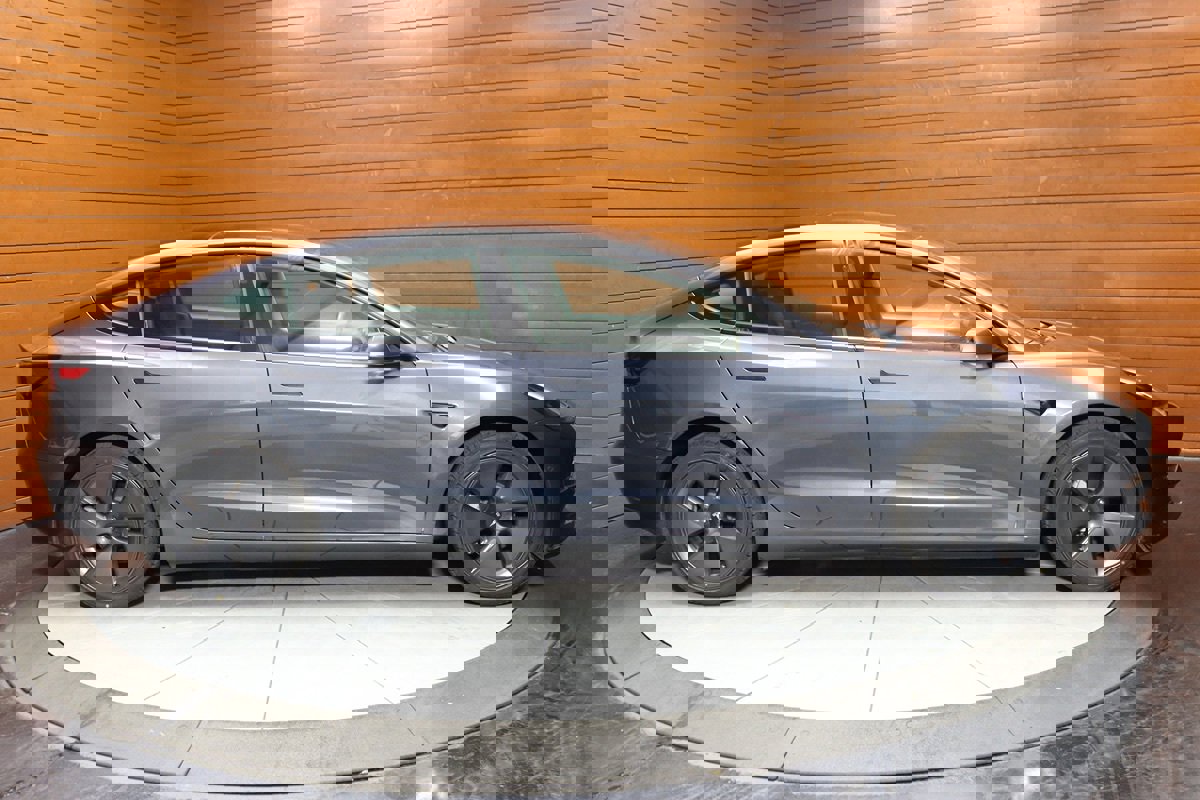 Used 2023 Tesla Model 3 Standard Range image 17
