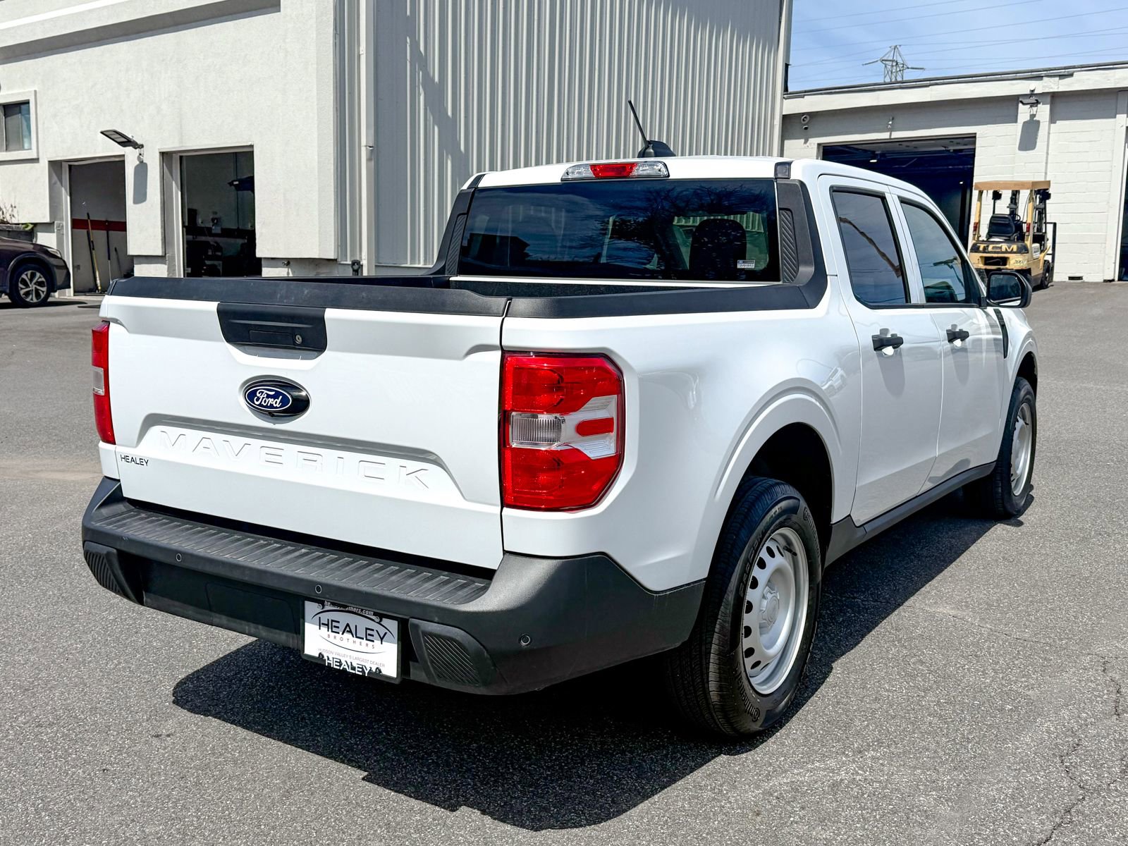 Used 2025 Ford Maverick XL w/ Equipment Group 102A AWD/4WD image 7