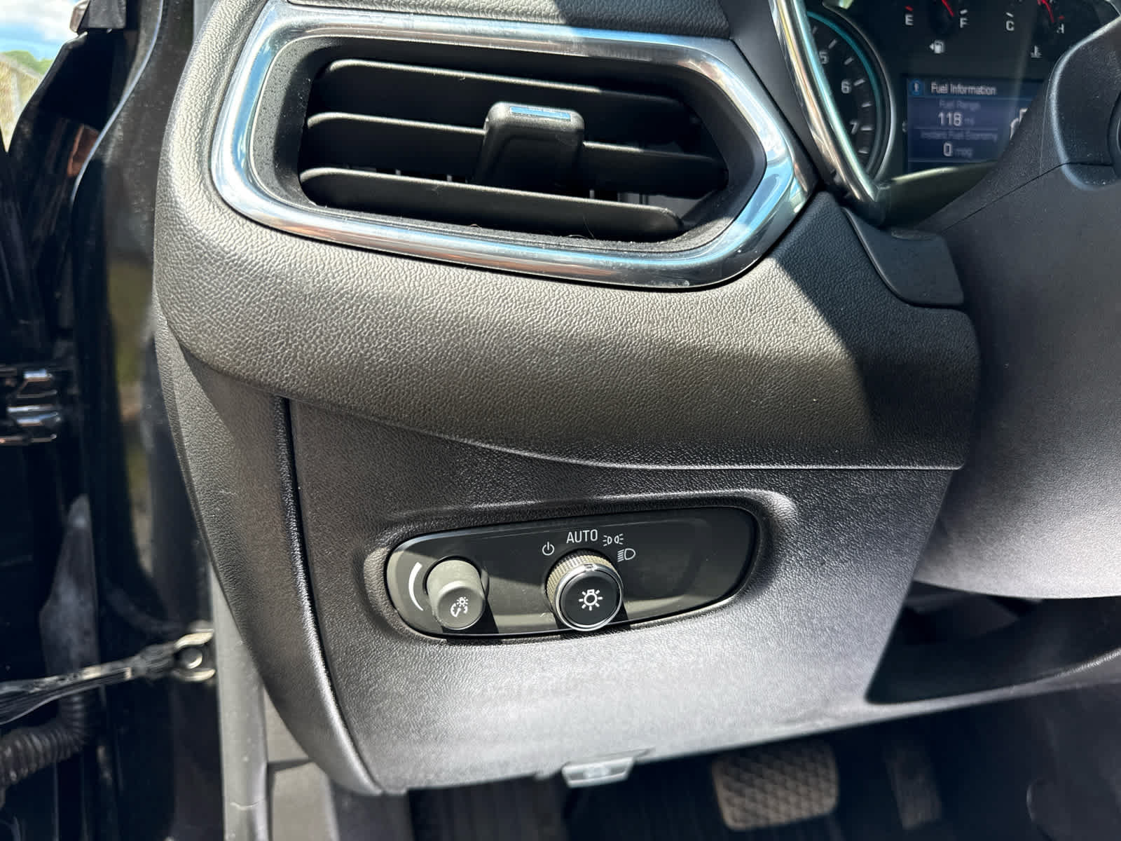 Used 2023 Chevrolet Equinox LT AWD/4WD image 16