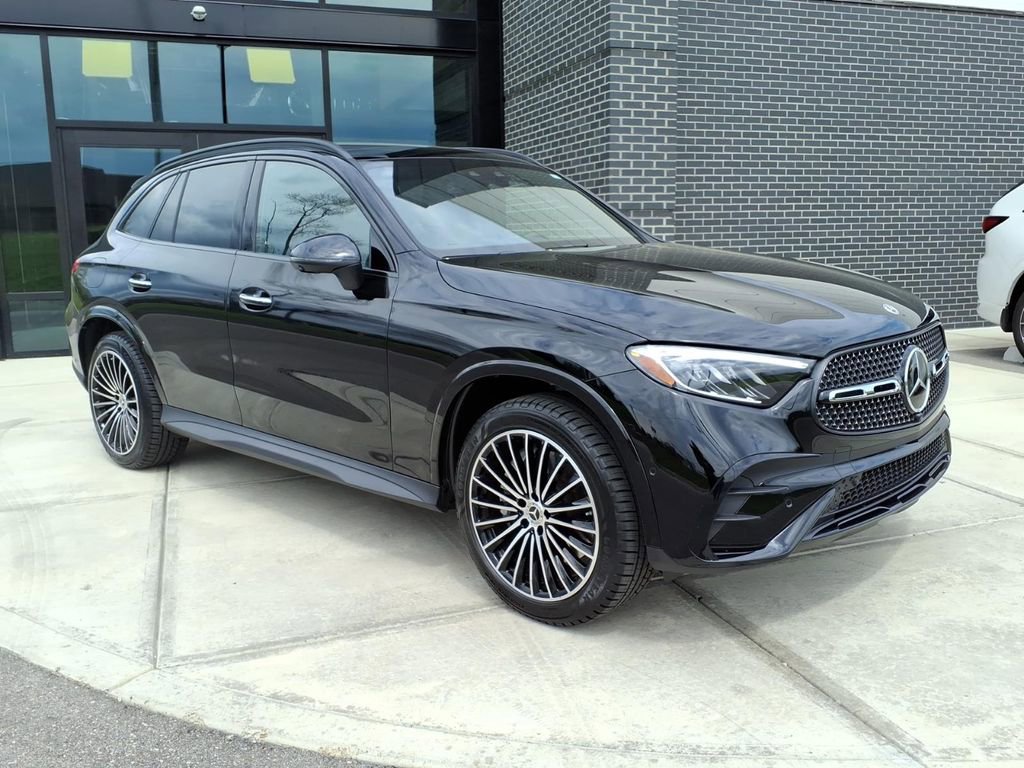 Used 2025 Mercedes-Benz GLC 350e 4MATIC image 1